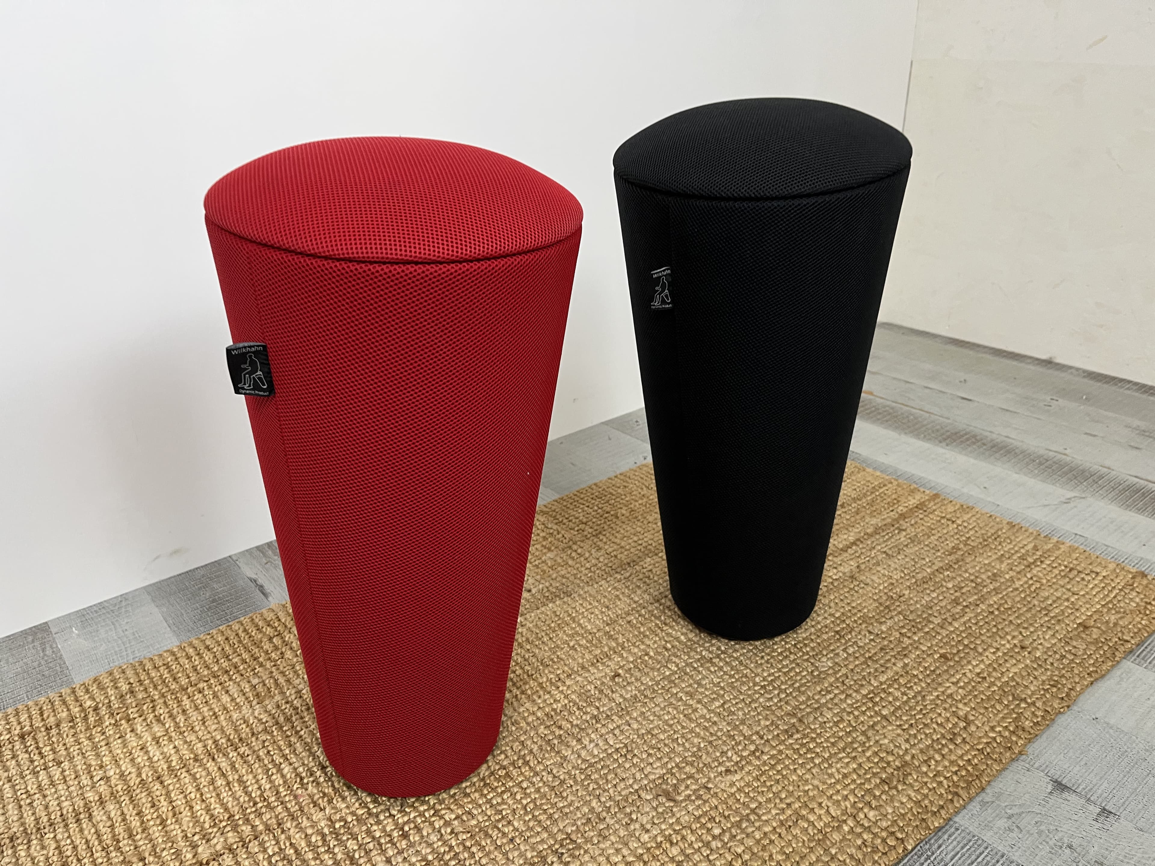 2 Wilkhahn Stand-Up Hocker